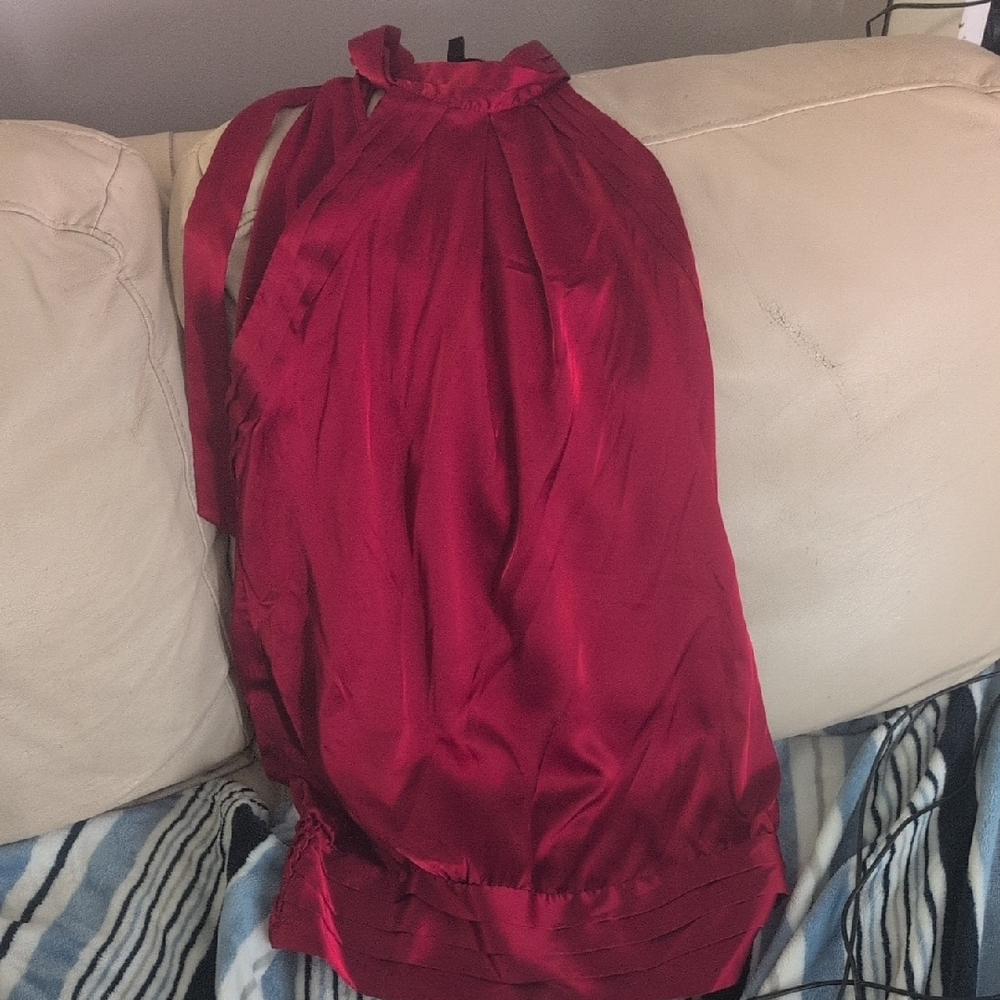 Le Chateau Vibrant Red Top